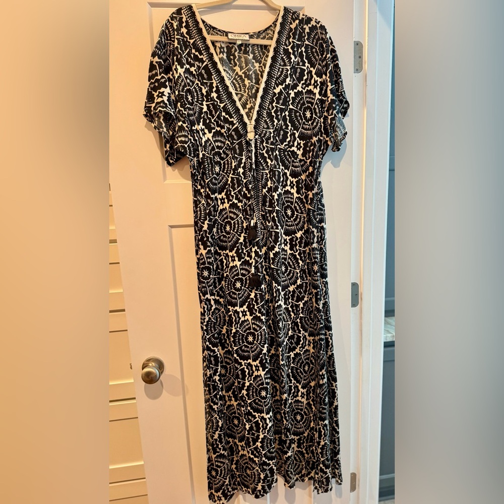Elegant Black and Cream Omika coverup